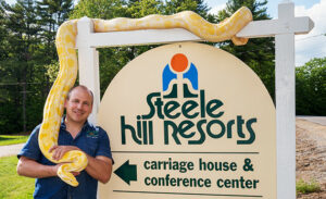 Wildlife Encounters Animal Show | Steele Hill Resorts
